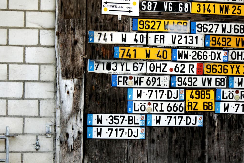 מה המשמעות של צבעי לוחיות הרישוי בישראל?